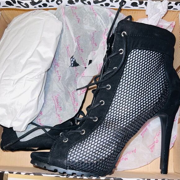 New Fishnet Lace Up booties - Picture 4 of 5